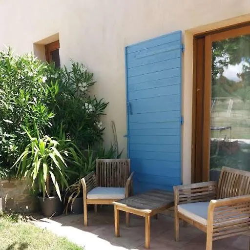Hébergement de vacances Villa Domaine de la Marie dans le Luberon à Peypin-d'Aigues France
