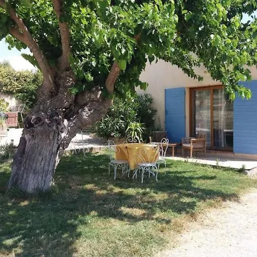 Villa Domaine de la Marie dans le Luberon à Peypin-d'Aigues Hébergement de vacances