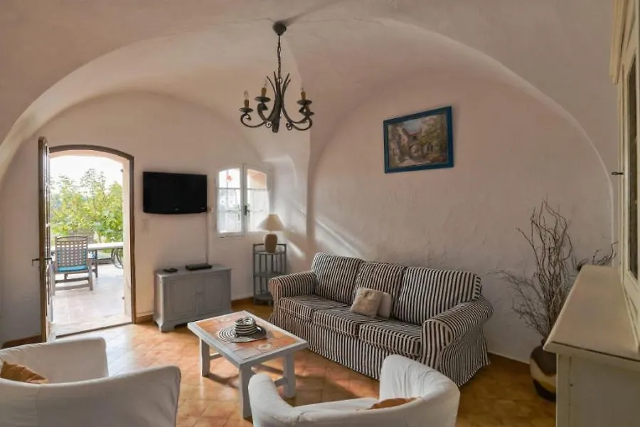Villa Domaine de la Marie dans le Luberon à Peypin-d'Aigues Hébergement de vacances