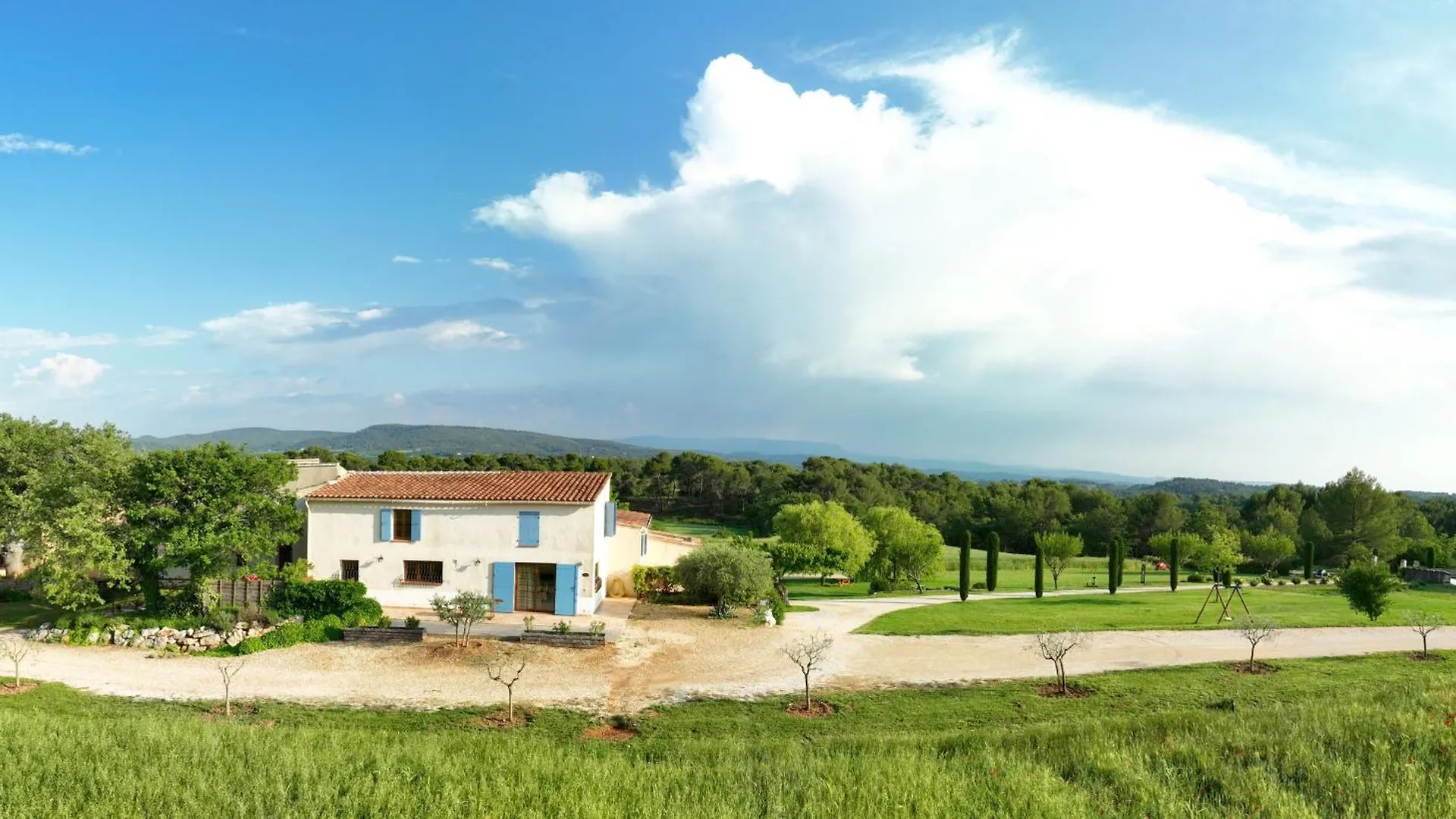 Villa Domaine de la Marie dans le Luberon à Peypin-d'Aigues 0*,  France